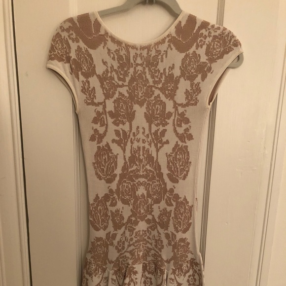 Torn by Ronny Kobo cream/tan floral dress size S - Picture 4 of 6